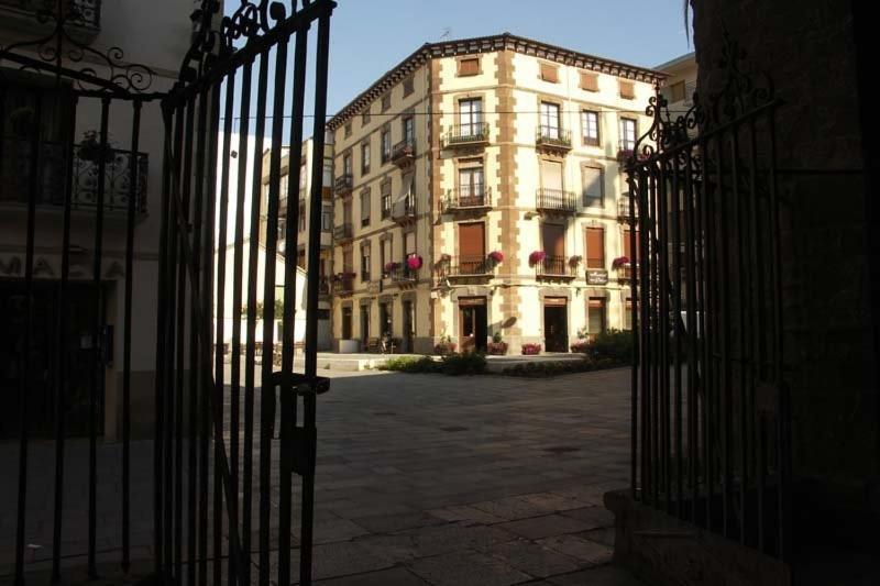 Hostal Paris Хака Экстерьер фото
