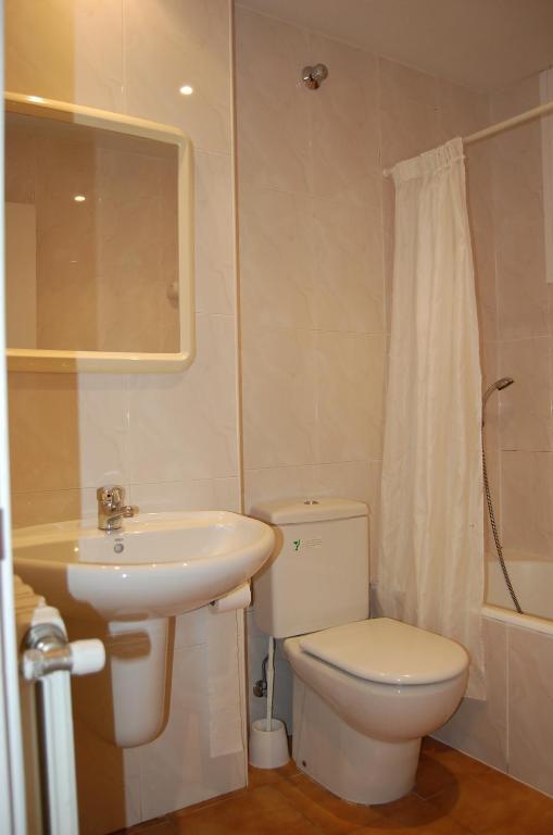 Hostal Paris Хака Экстерьер фото