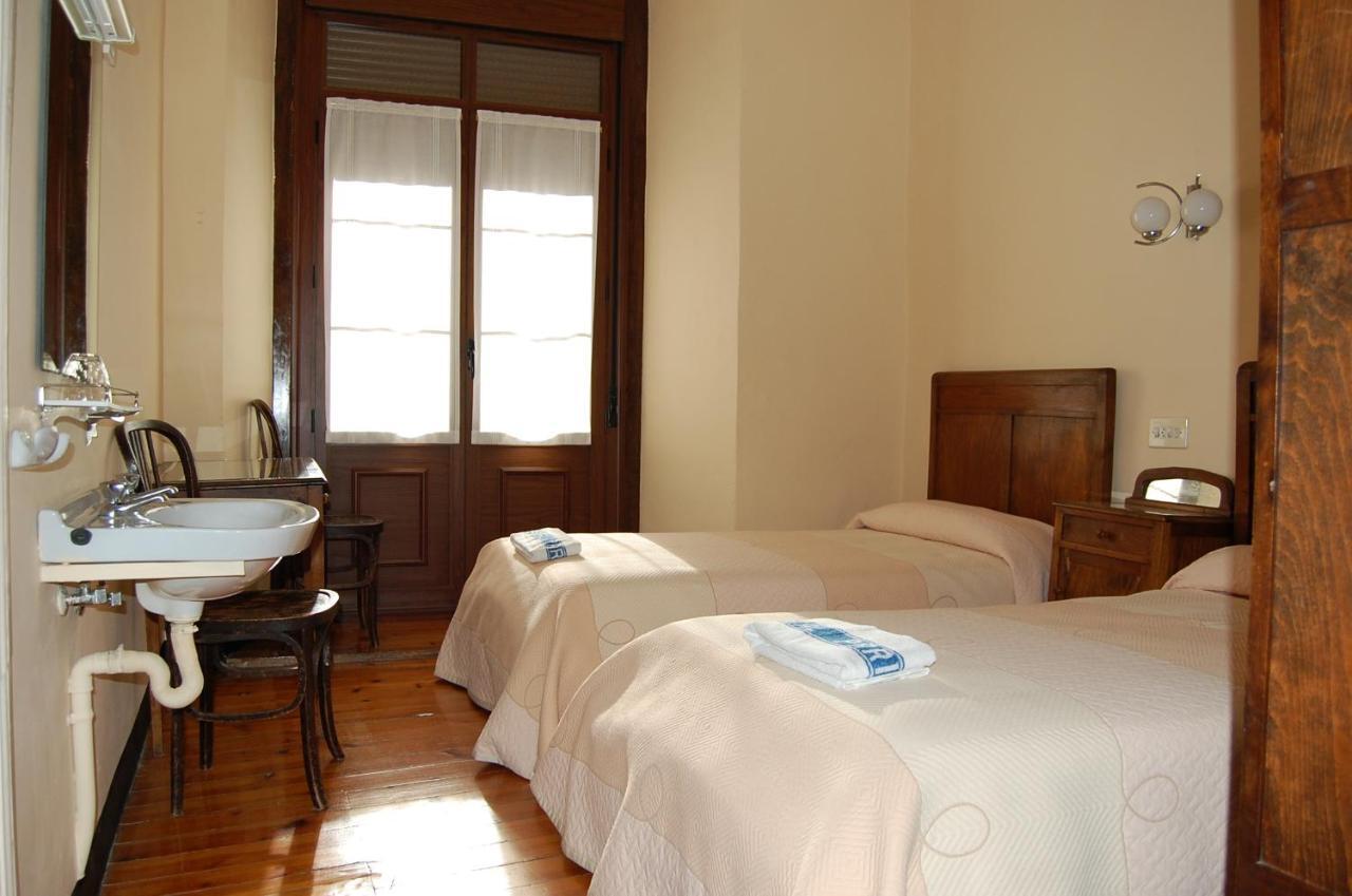 Hostal Paris Хака Номер фото